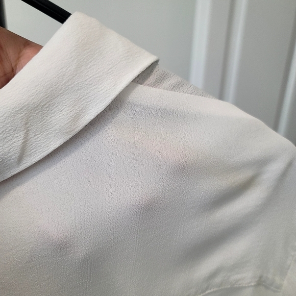 Josette with Rose Embroidery Blouse from Kut from the Kloth size M - Picture 8 of 17